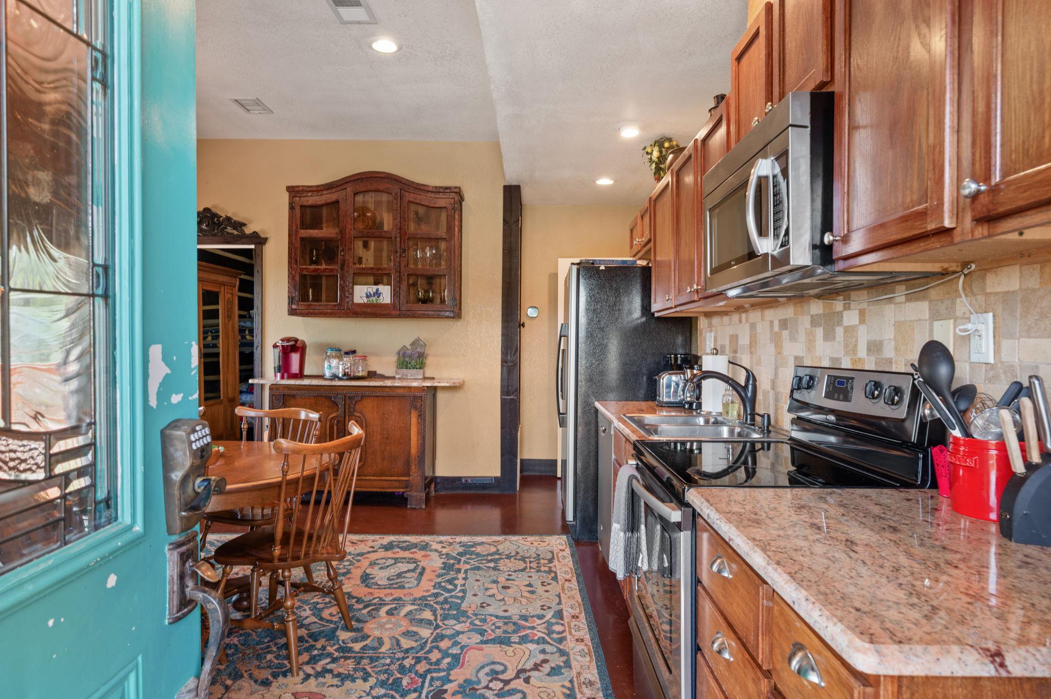 28525 Paradise Manor Dr Property Photo 4