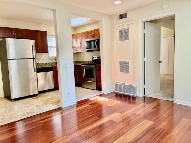 2800 Cole St 205c Property Photo 4
