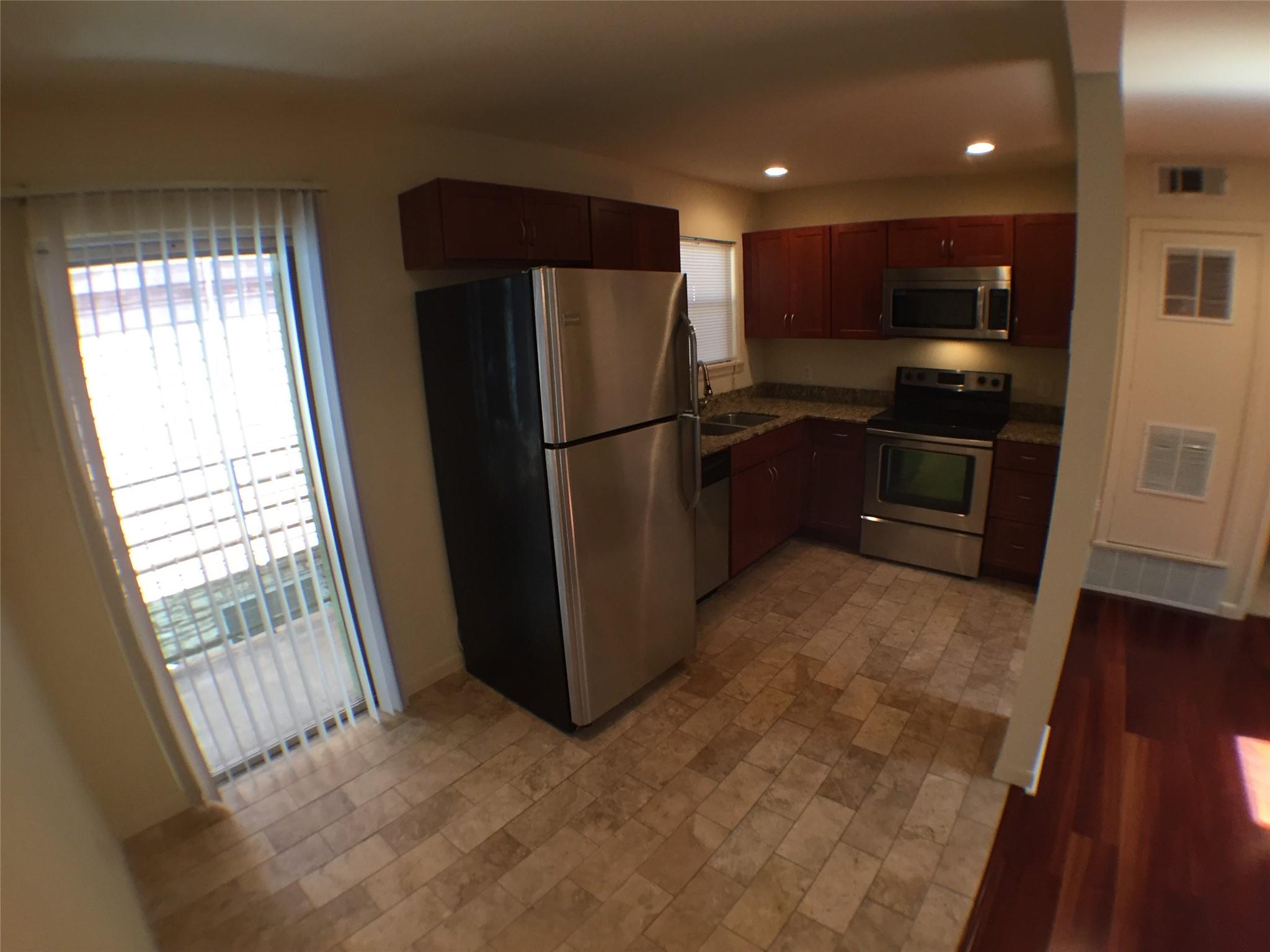 2800 Cole St 205c Property Photo 5