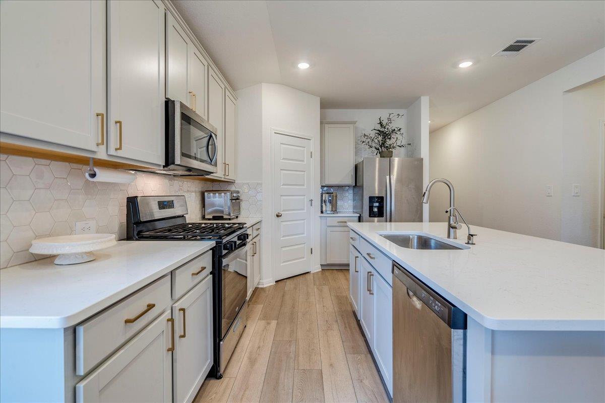 457 El Capitan Loop Property Photo 8