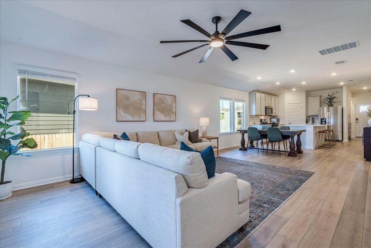 457 El Capitan Loop Property Photo 11