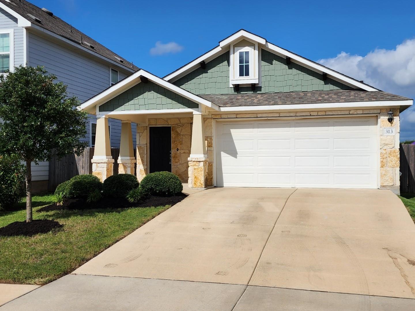 313 Gaida Loop Loop Property Photo 1