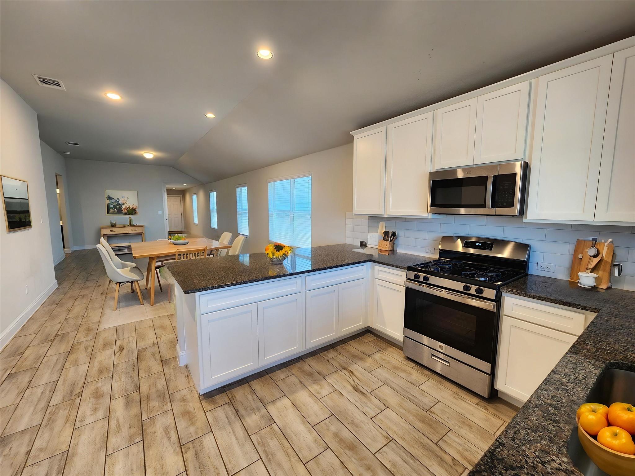 313 Gaida Loop Loop Property Photo 3