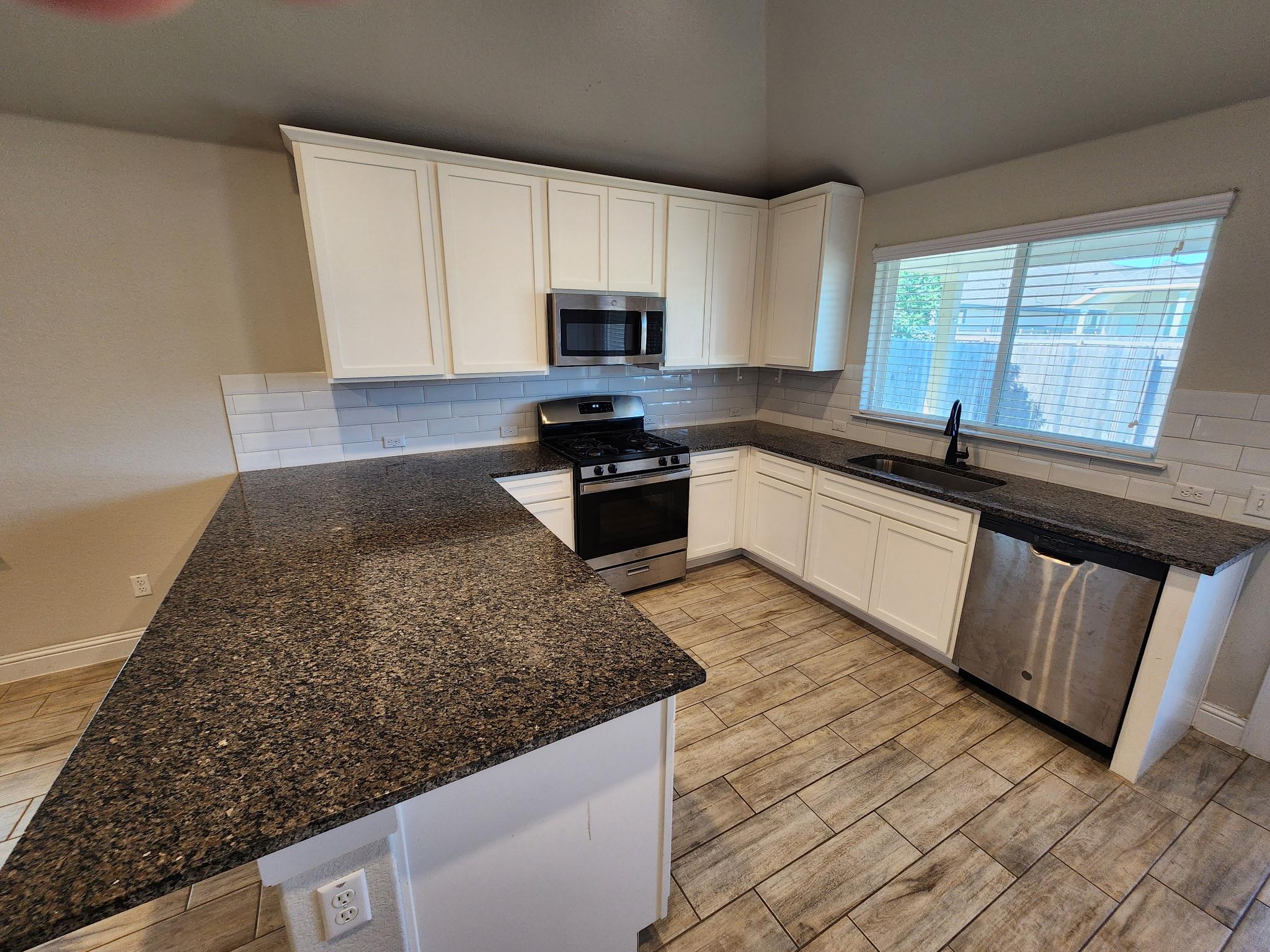 313 Gaida Loop Loop Property Photo 5