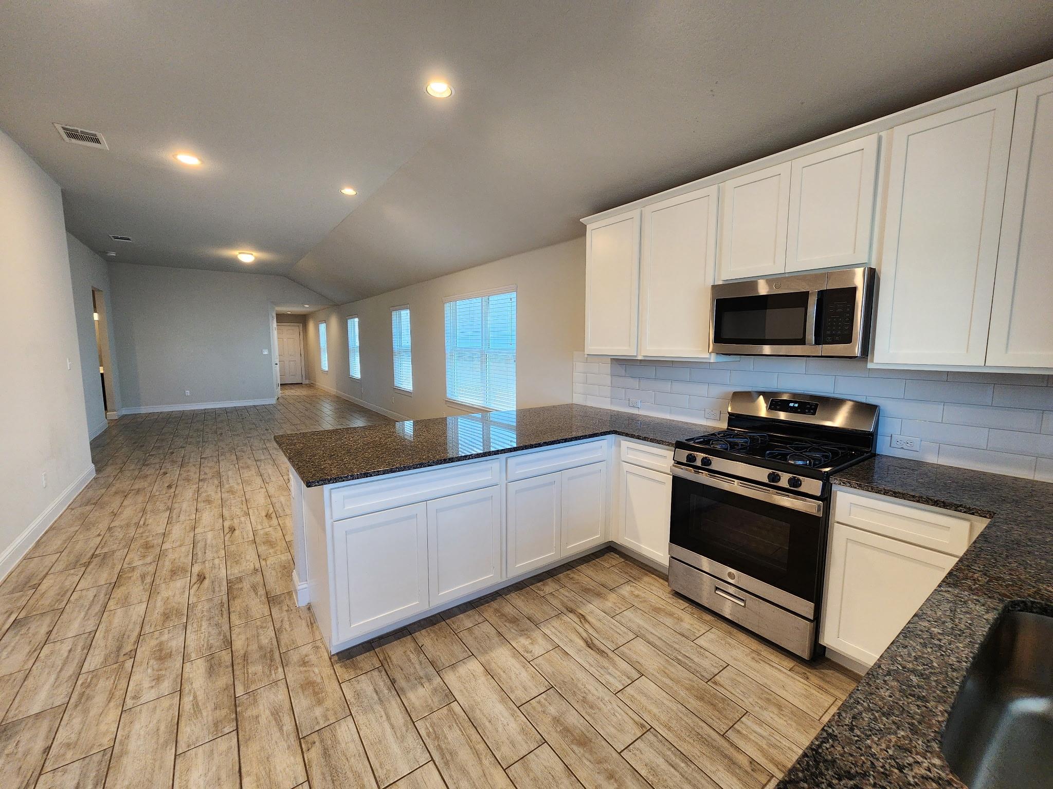 313 Gaida Loop Loop Property Photo 6
