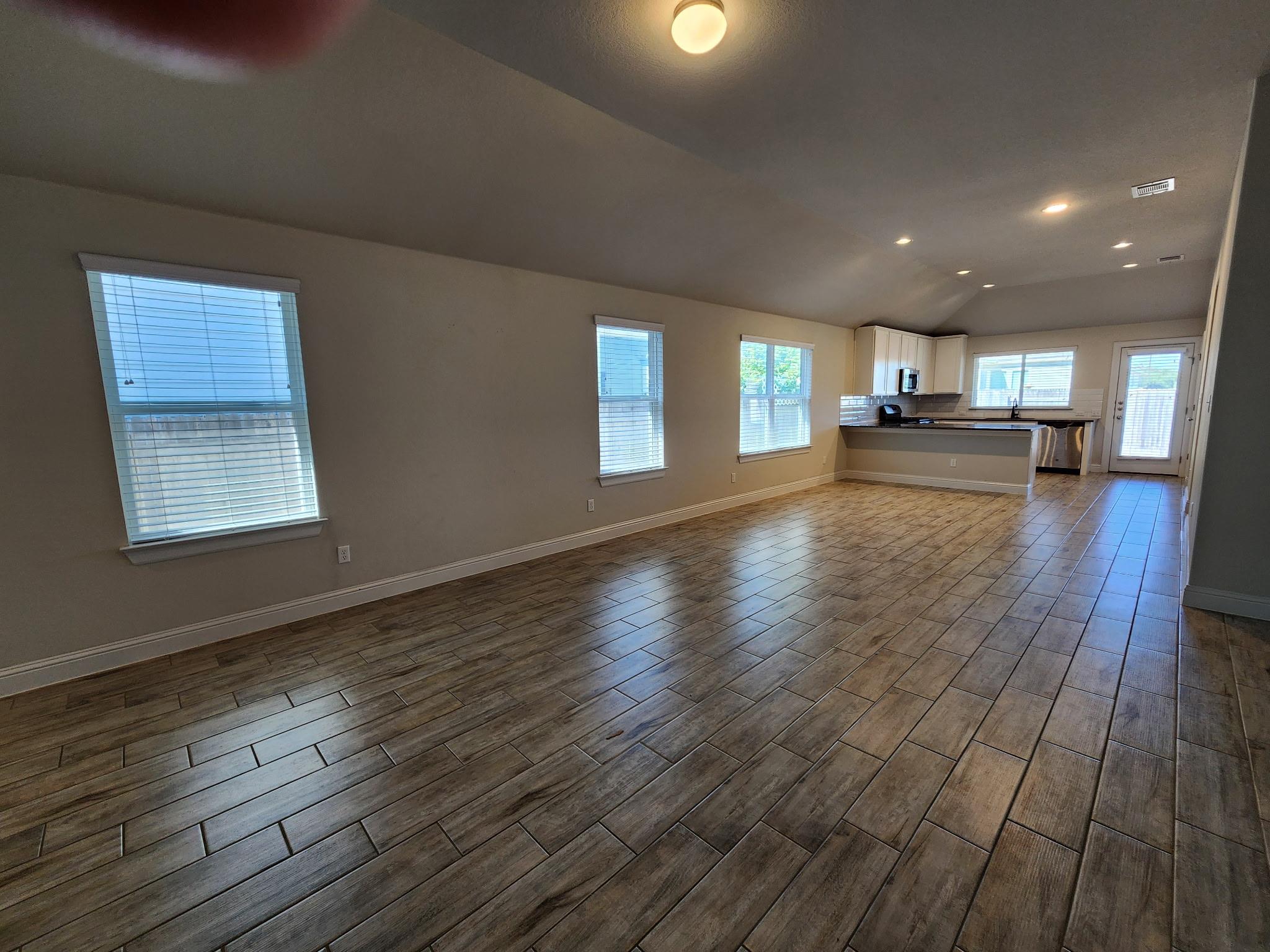 313 Gaida Loop Loop Property Photo 8