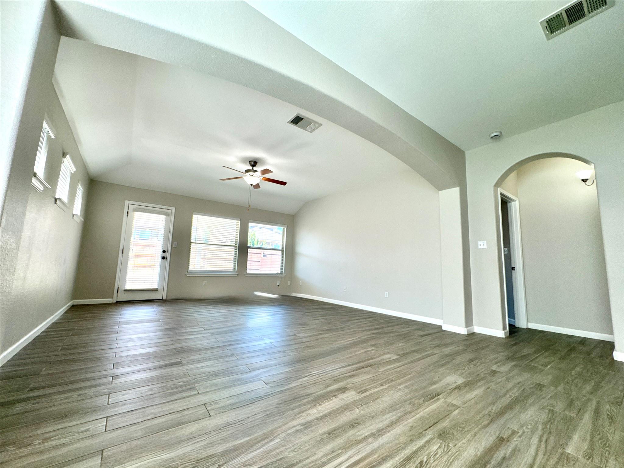 4709 Rolling Water Dr Property Photo 3