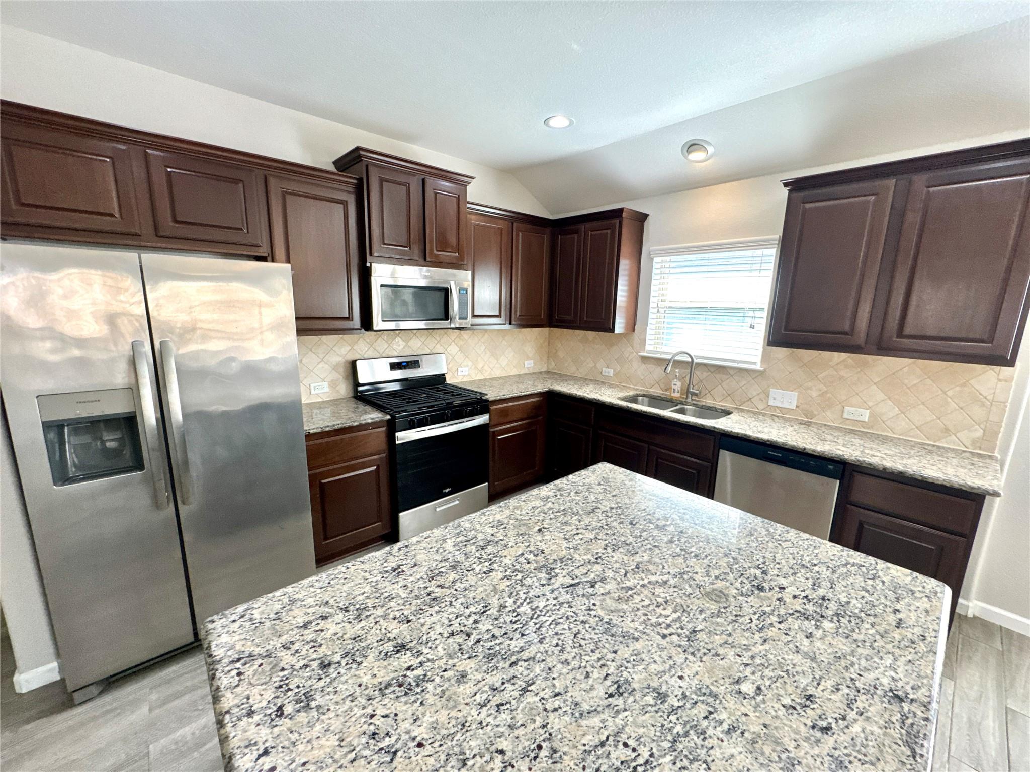4709 Rolling Water Dr Property Photo 4