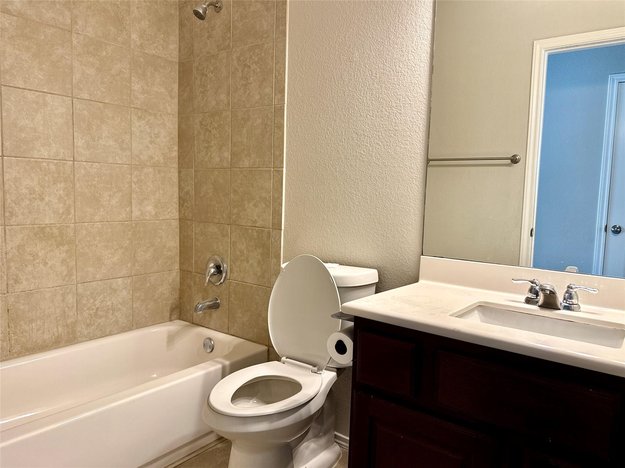 4709 Rolling Water Dr Property Photo 9