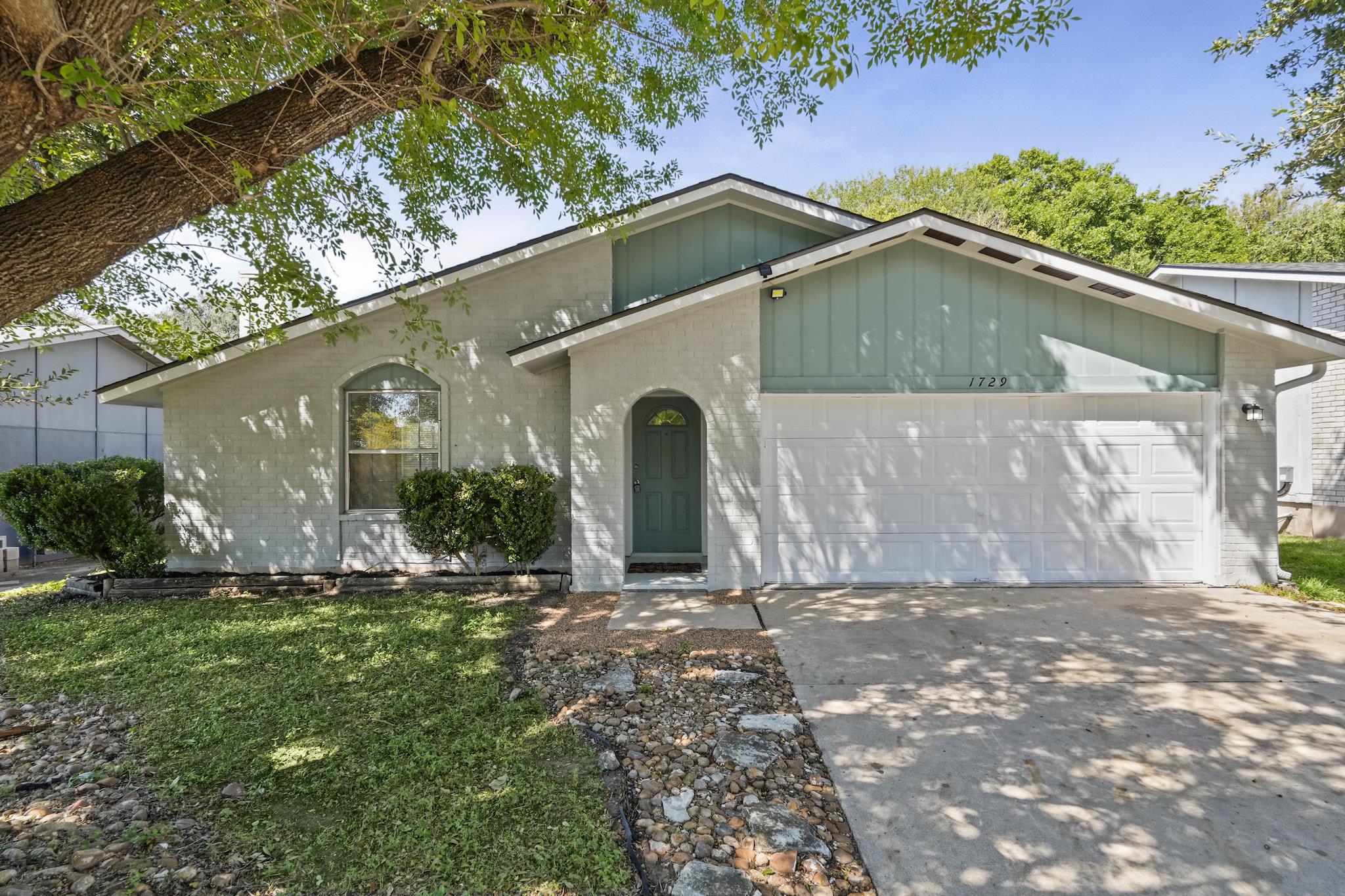 1729 Cricket Hollow Dr Property Photo 1
