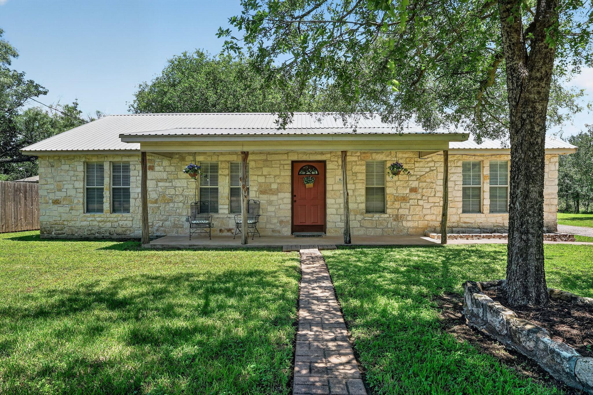 629 Birch Ln Property Photo 1