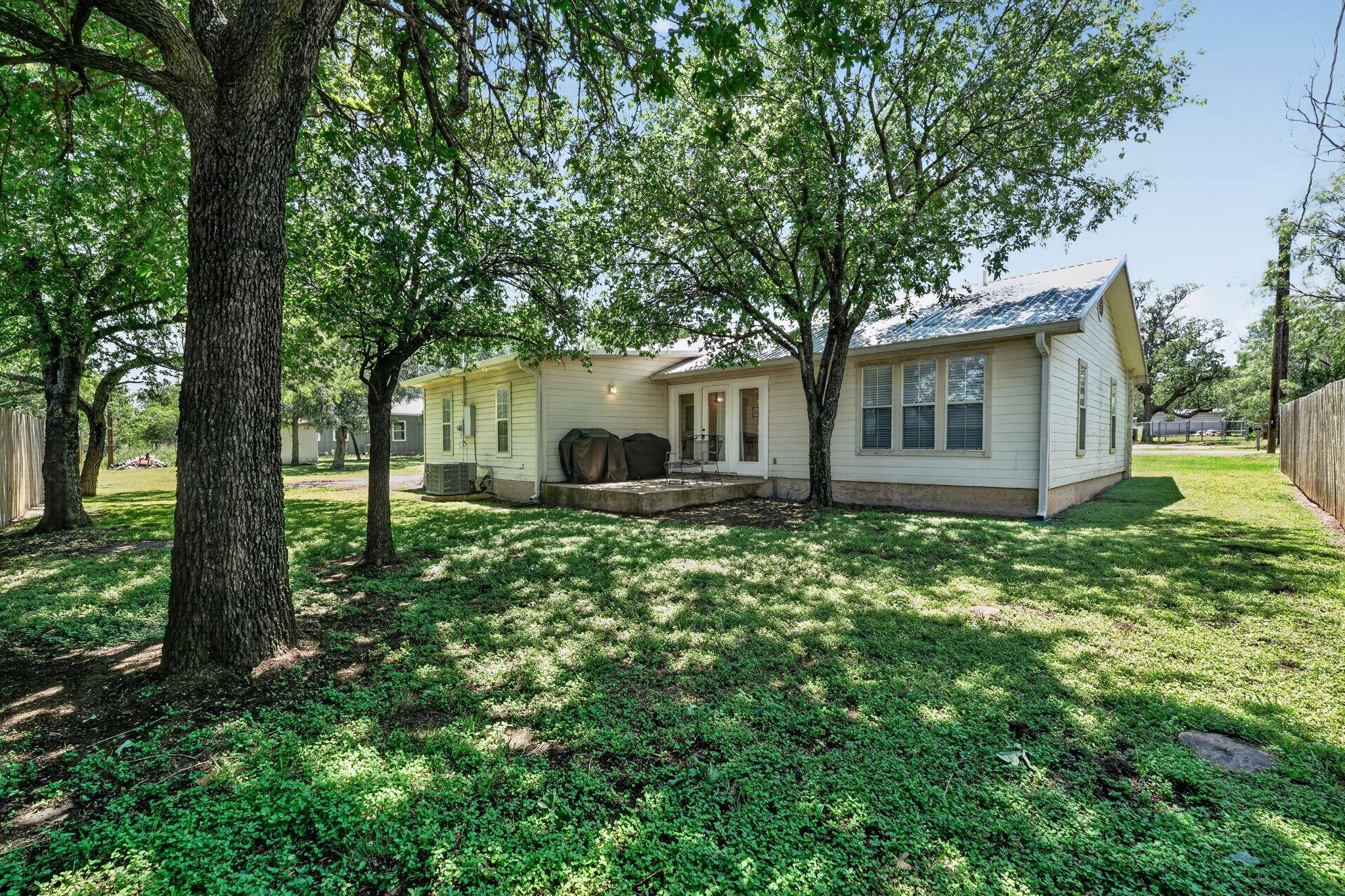 629 Birch Ln Property Photo 6