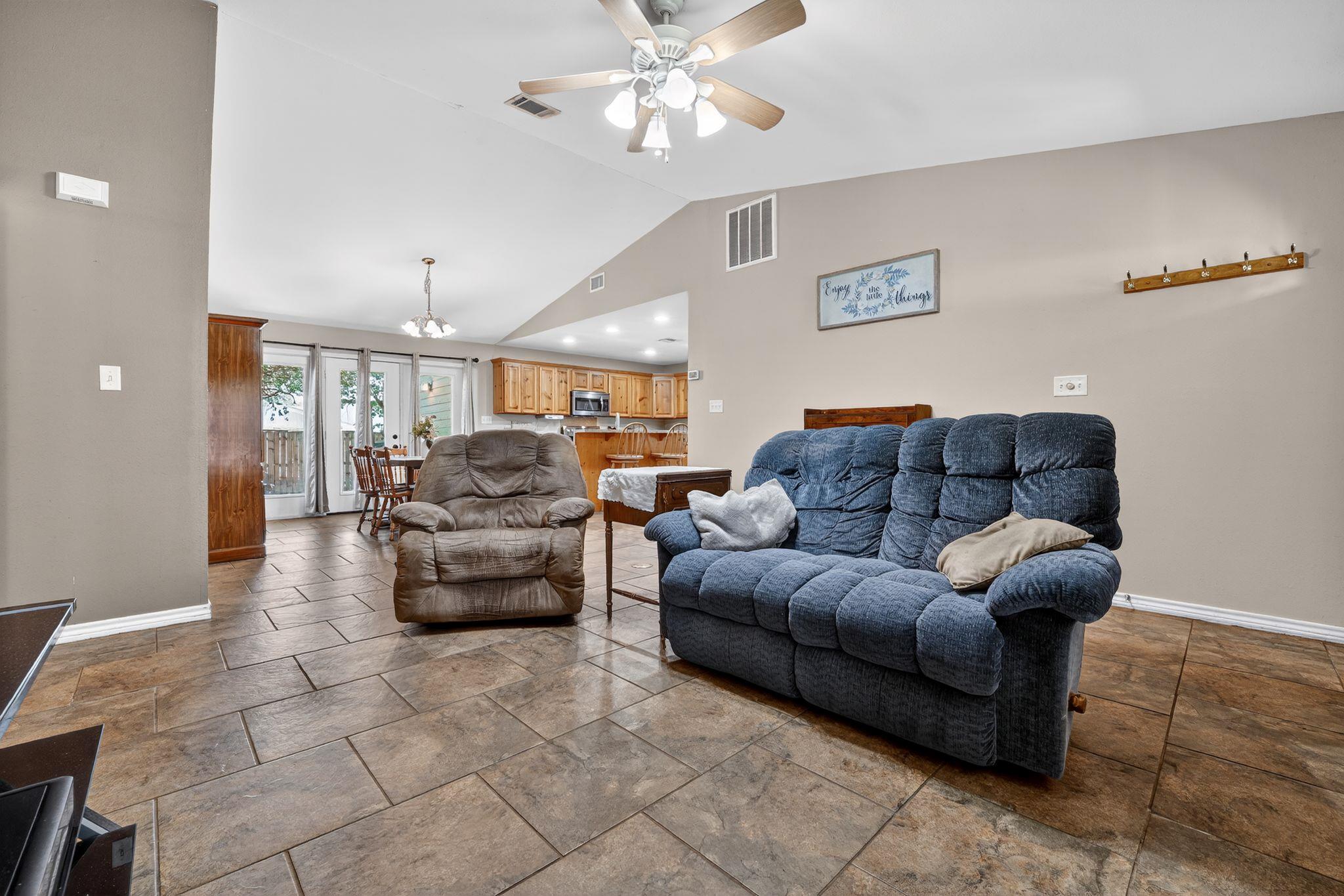 629 Birch Ln Property Photo 15
