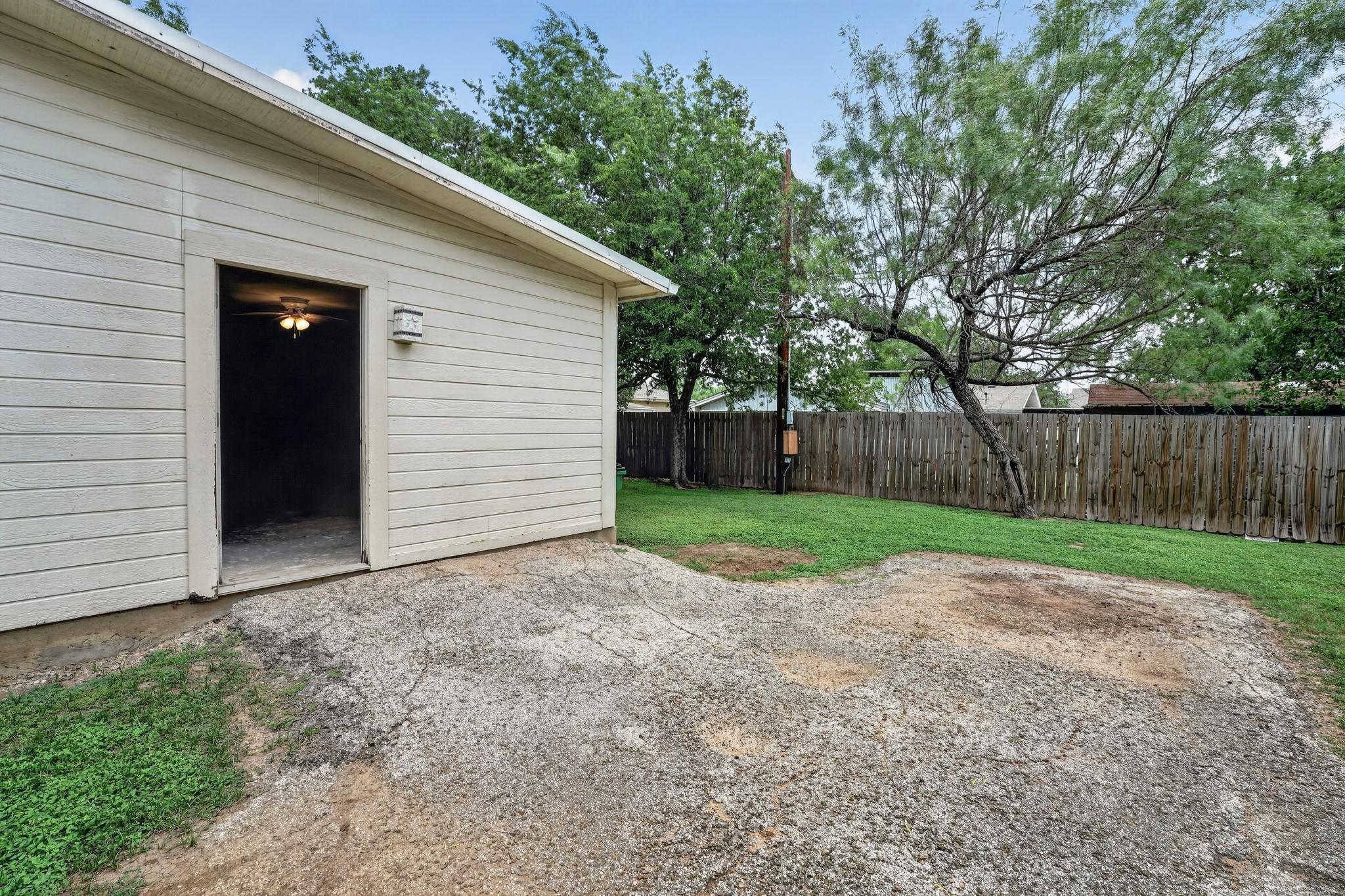 629 Birch Ln Property Photo 33