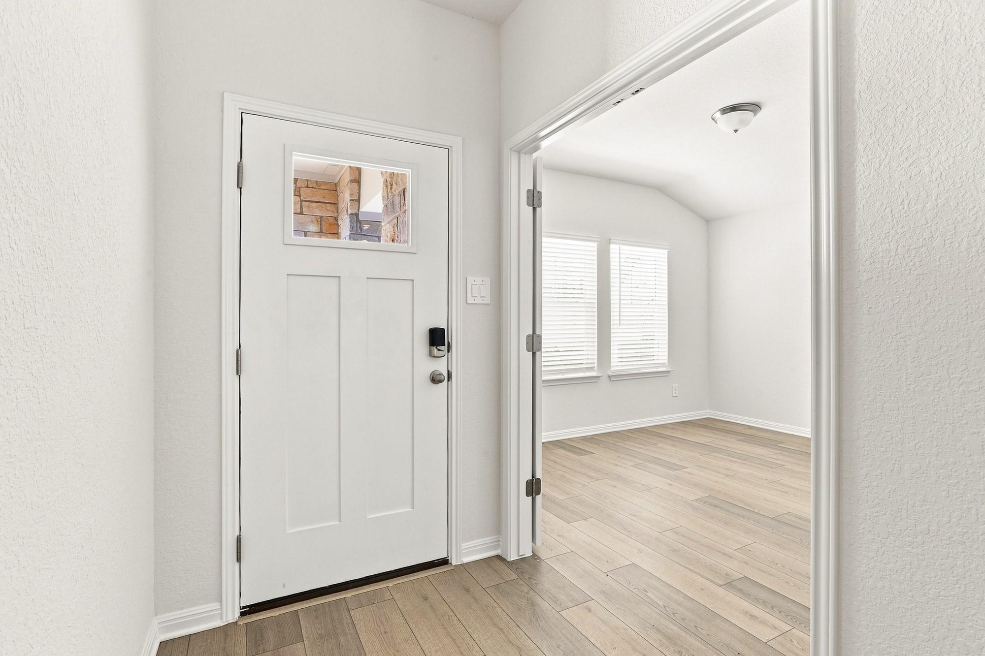 180 Coopers Hawk Crst Property Photo 2