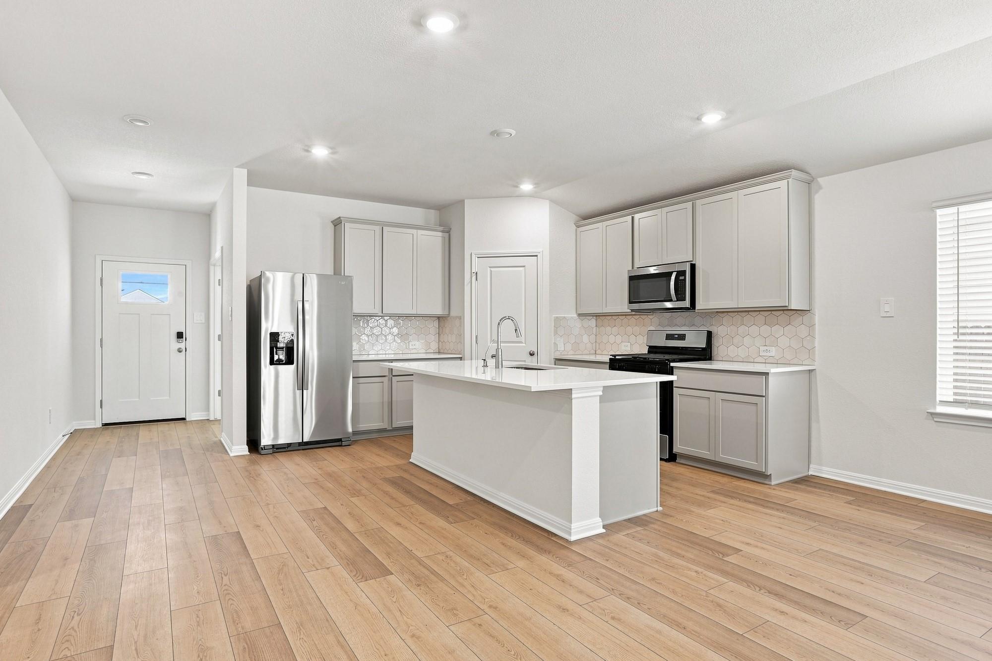 180 Coopers Hawk Crst Property Photo 4