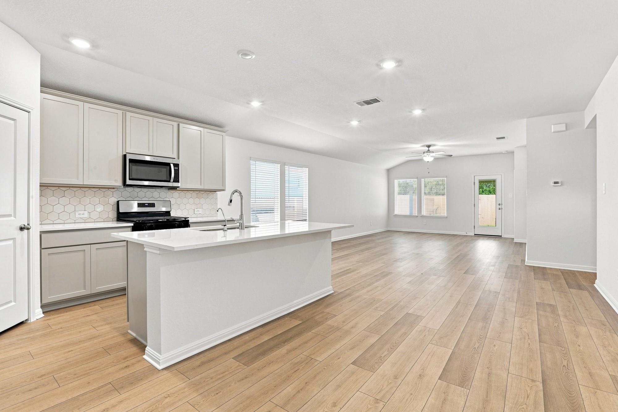 180 Coopers Hawk Crst Property Photo 5