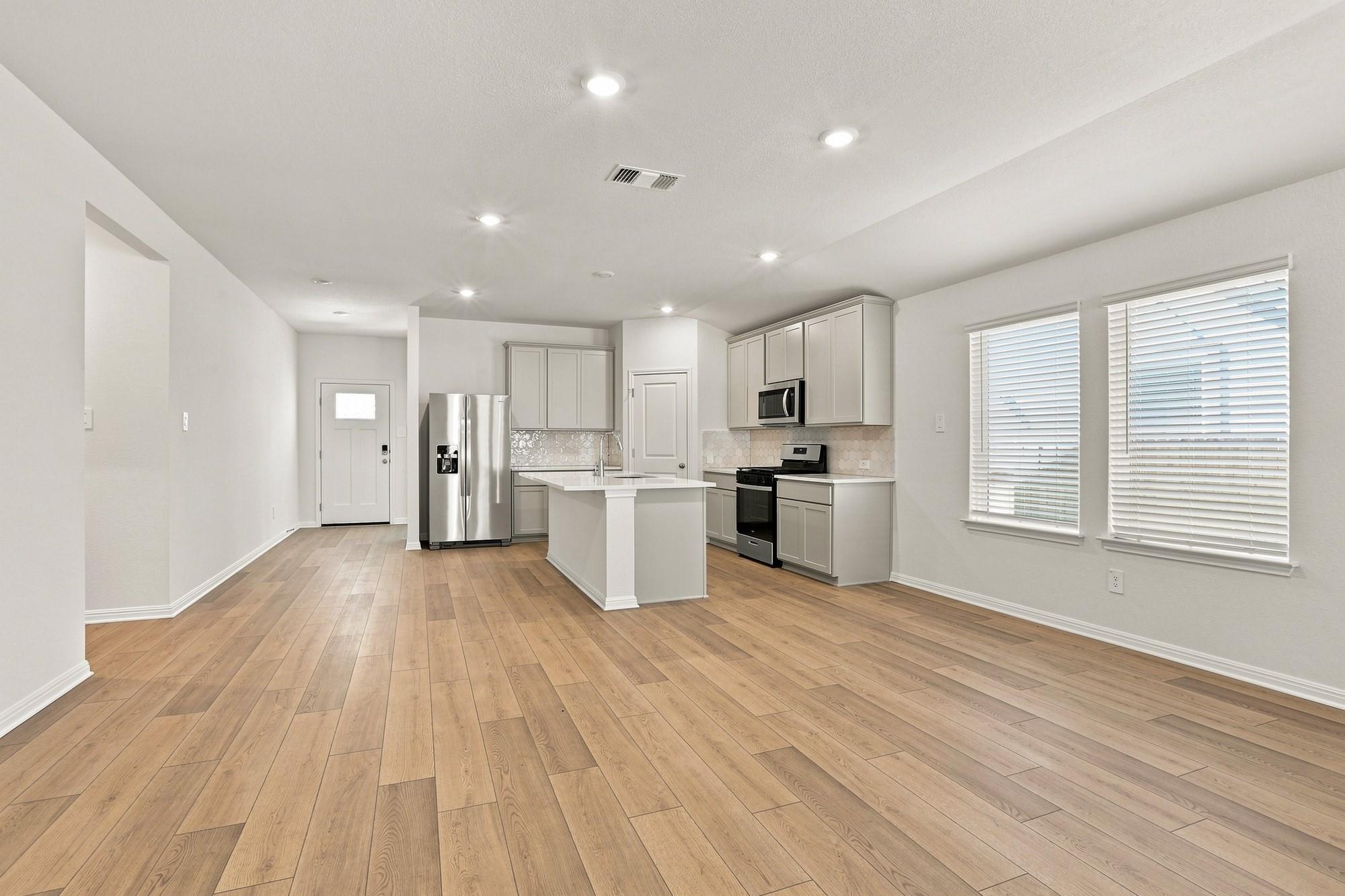 180 Coopers Hawk Crst Property Photo 6
