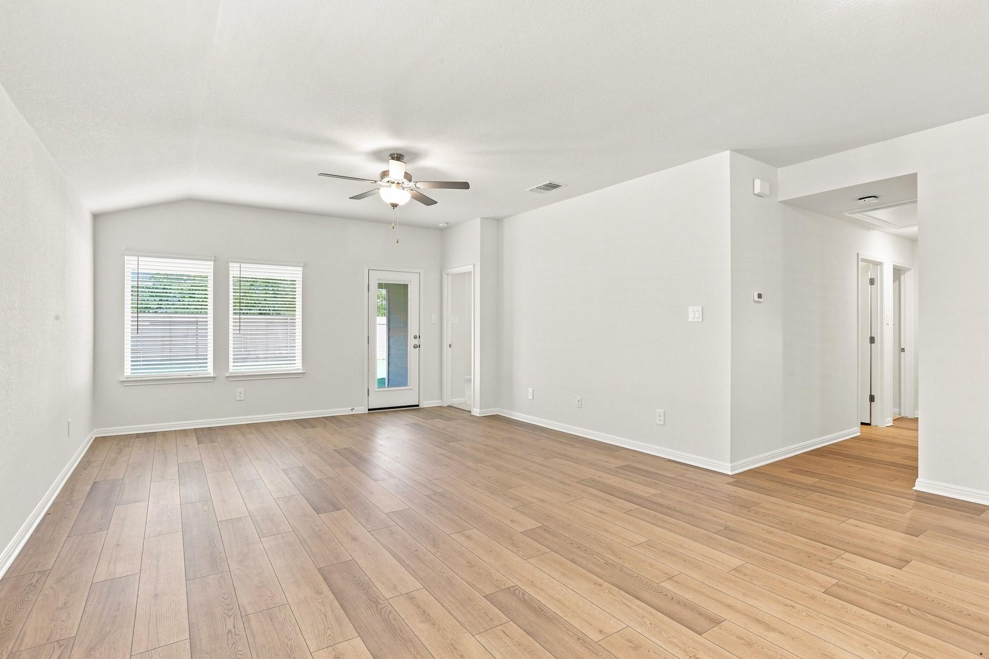 180 Coopers Hawk Crst Property Photo 7