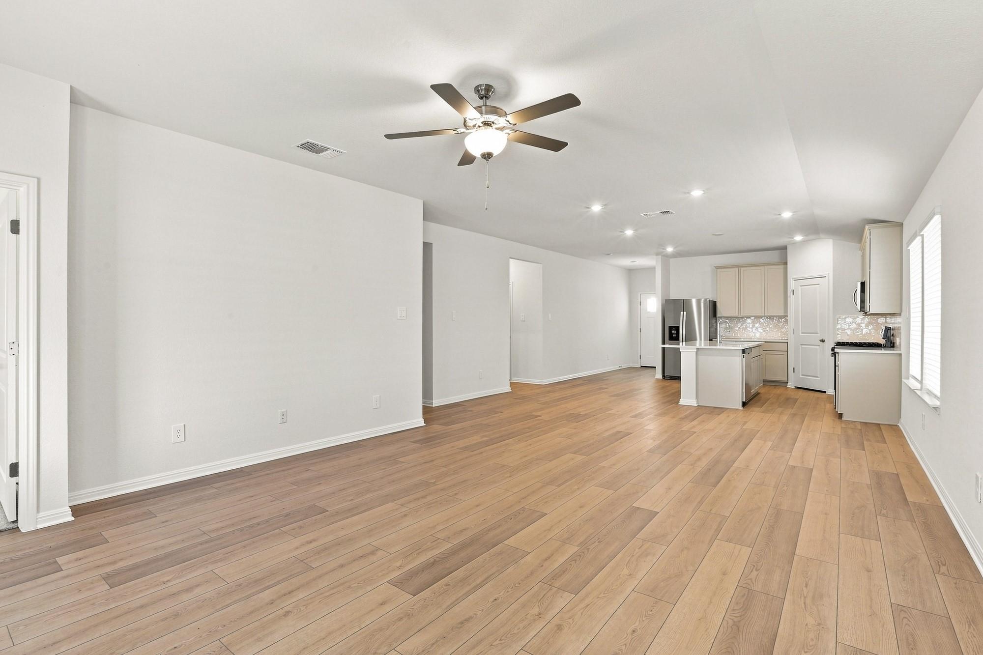 180 Coopers Hawk Crst Property Photo 8