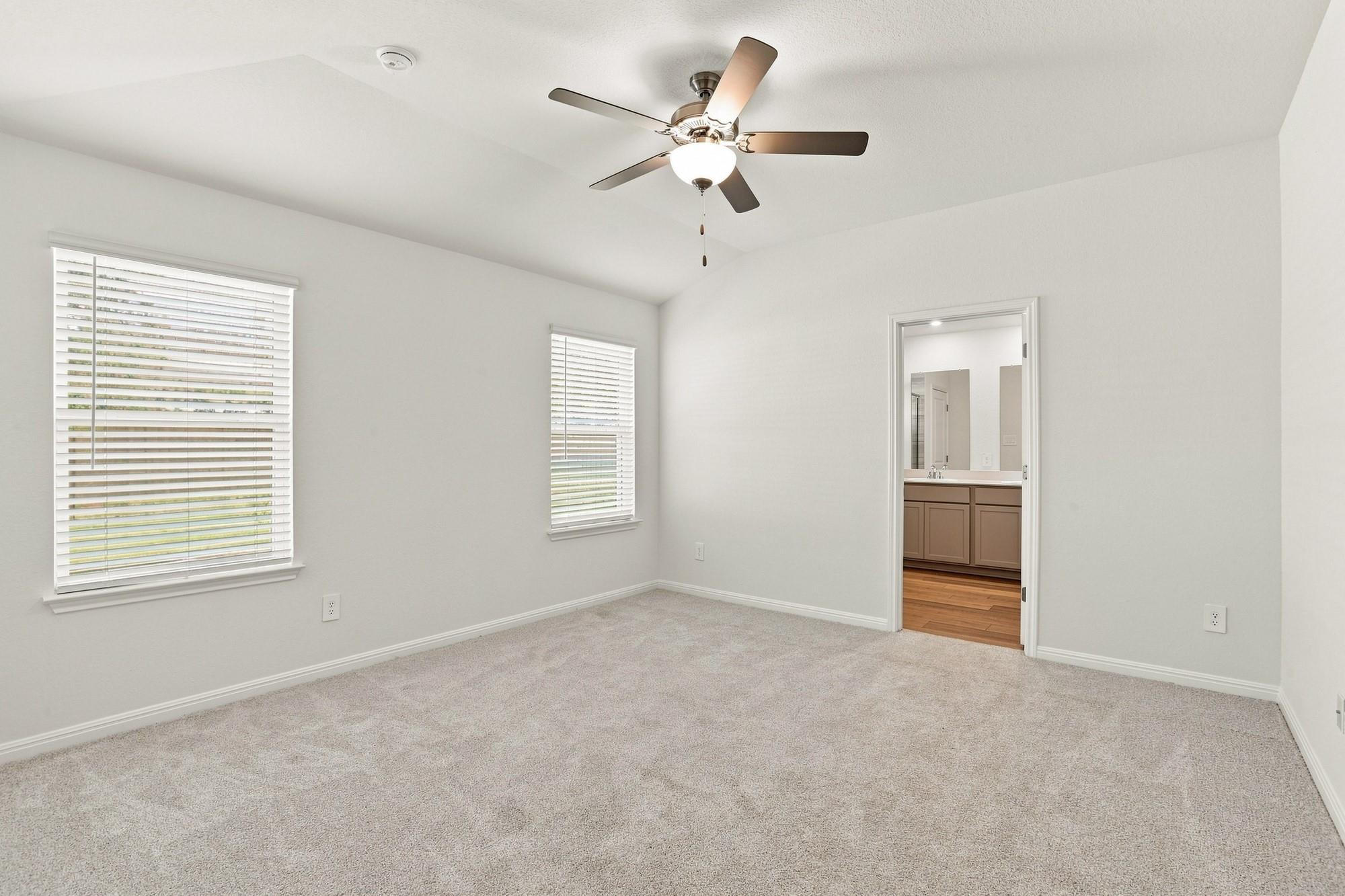 180 Coopers Hawk Crst Property Photo 9