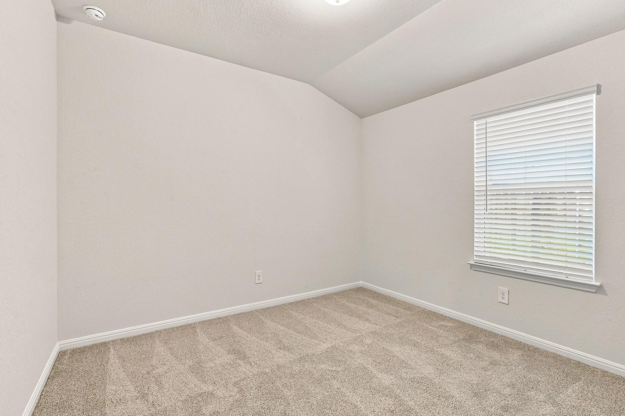180 Coopers Hawk Crst Property Photo 11