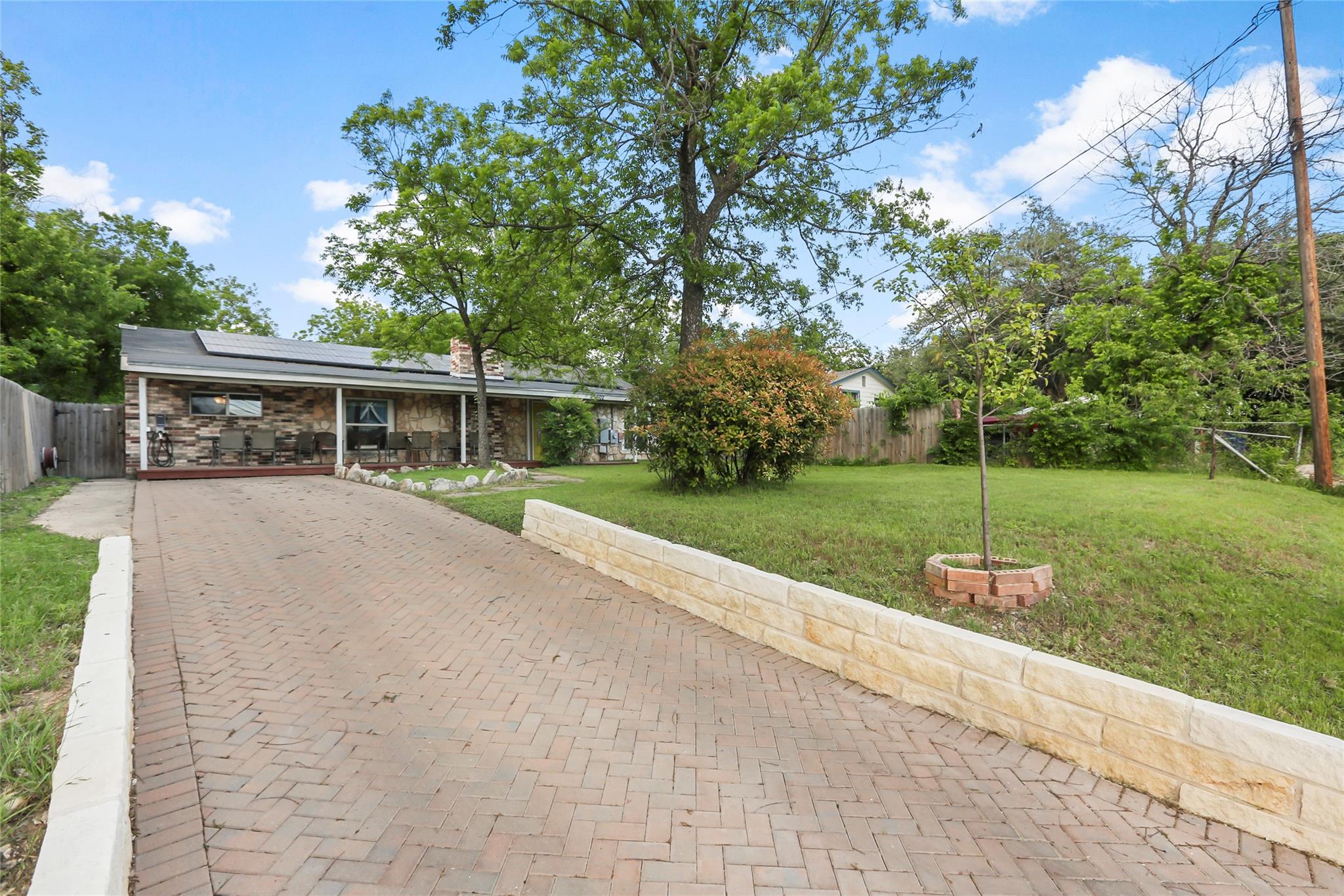 602 W Grady Dr Property Photo 1