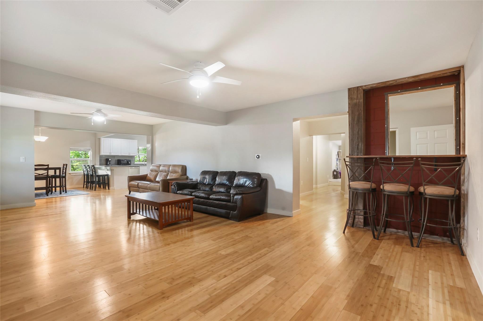 602 W Grady Dr Property Photo 4