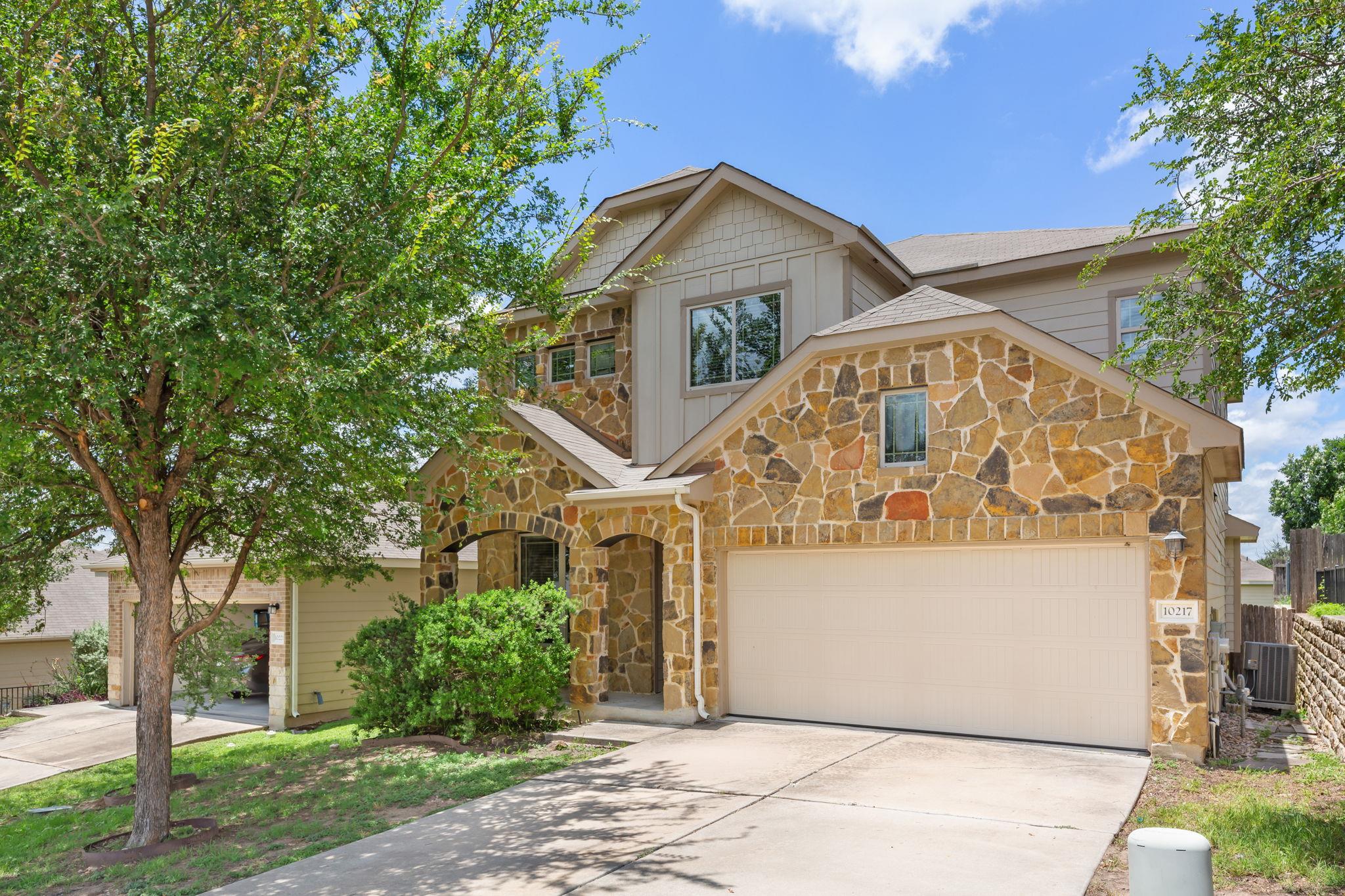 10217 Pinnacle Crest Loop Property Photo 5