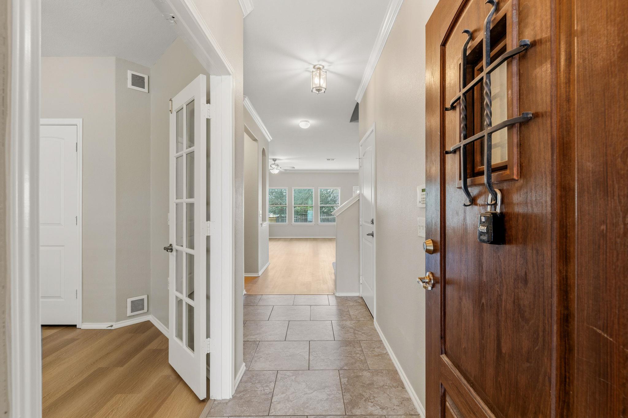 10217 Pinnacle Crest Loop Property Photo 6