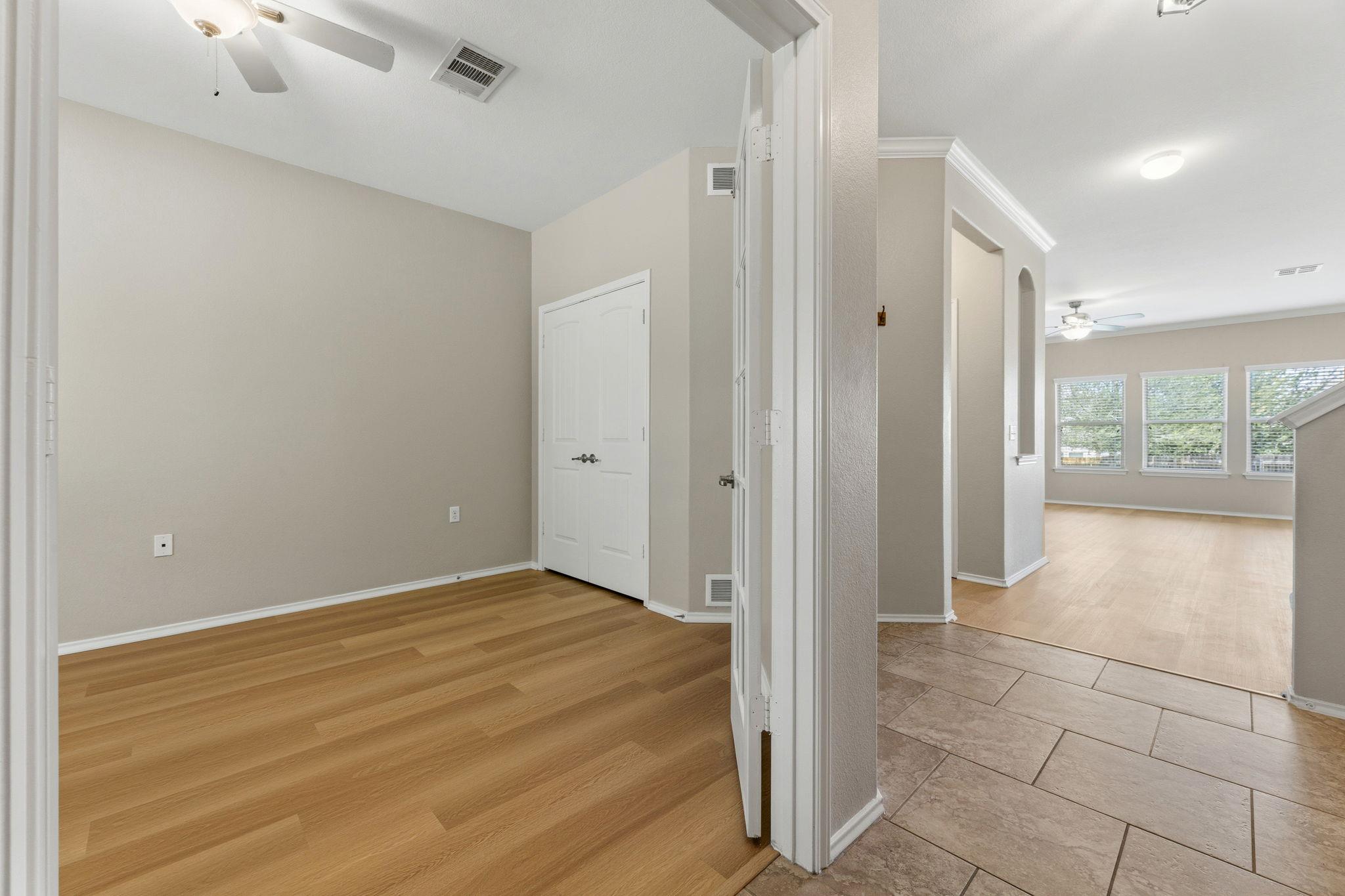 10217 Pinnacle Crest Loop Property Photo 7