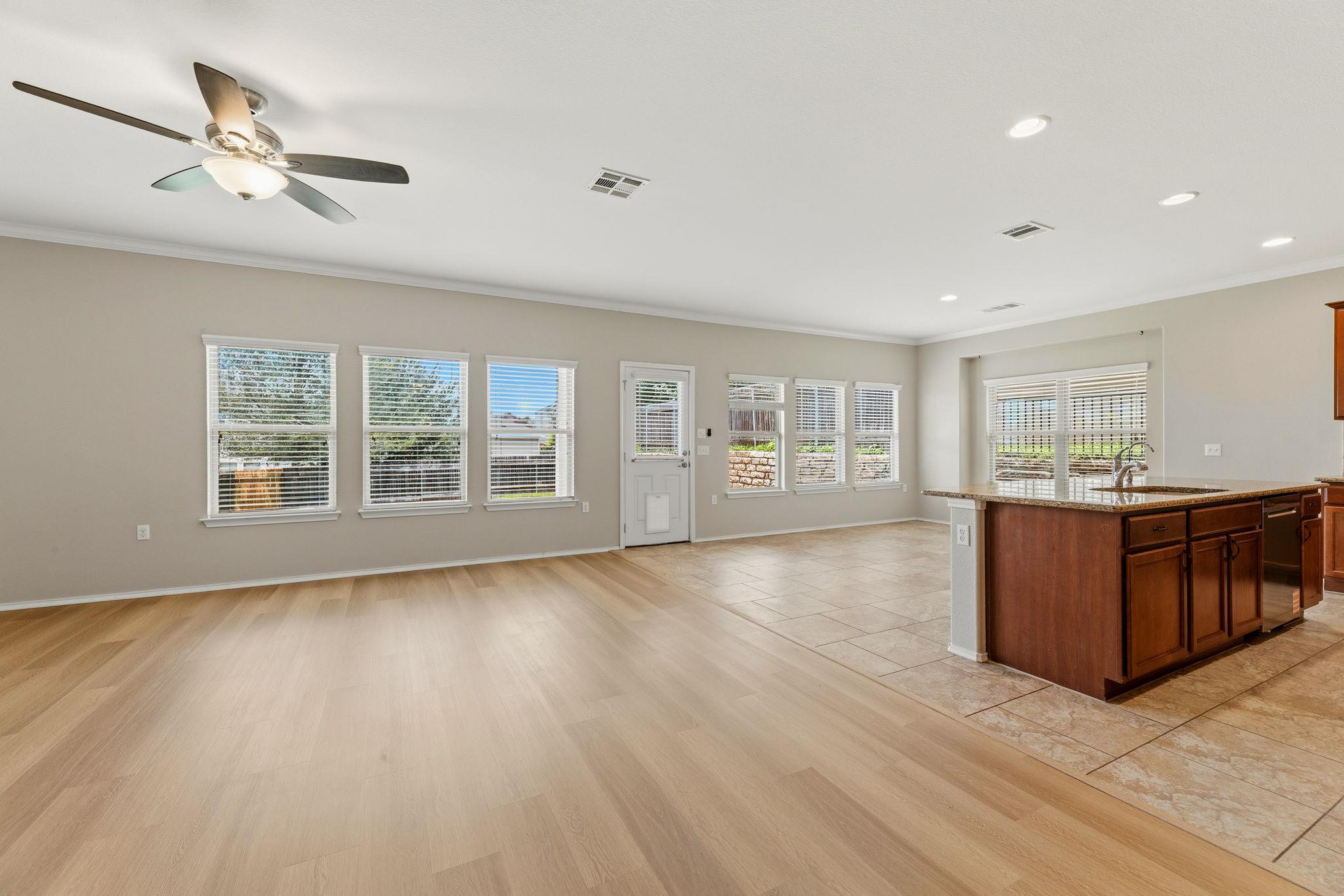 10217 Pinnacle Crest Loop Property Photo 12