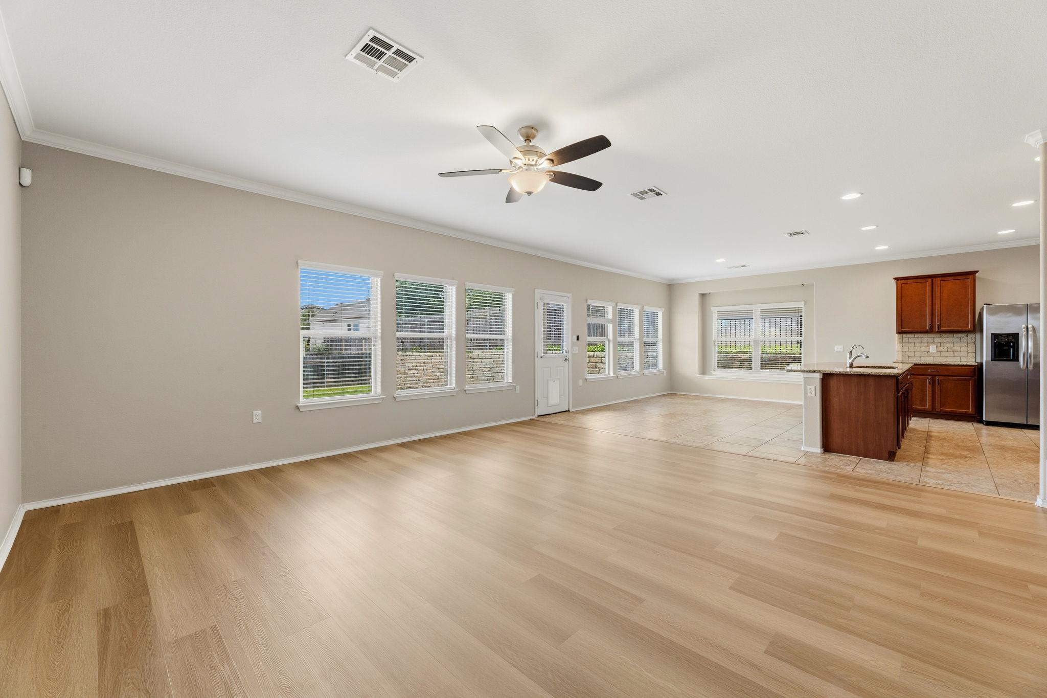 10217 Pinnacle Crest Loop Property Photo 13