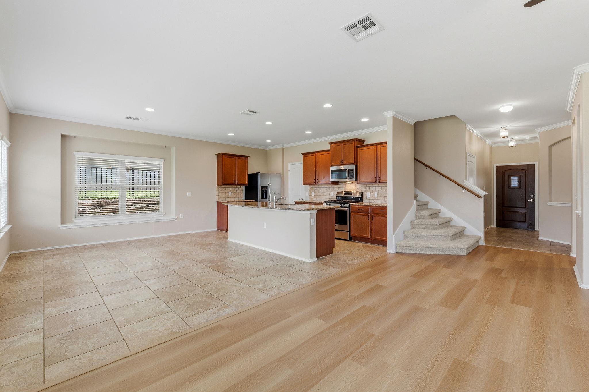 10217 Pinnacle Crest Loop Property Photo 14