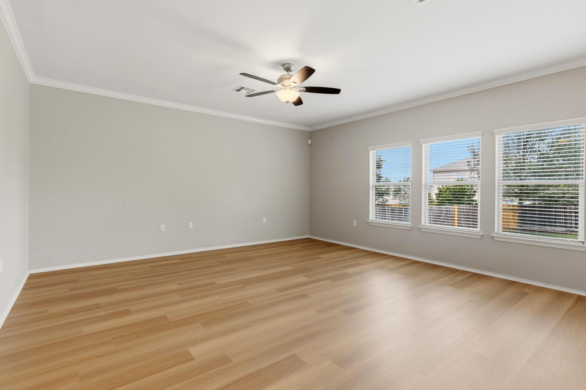 10217 Pinnacle Crest Loop Property Photo 16