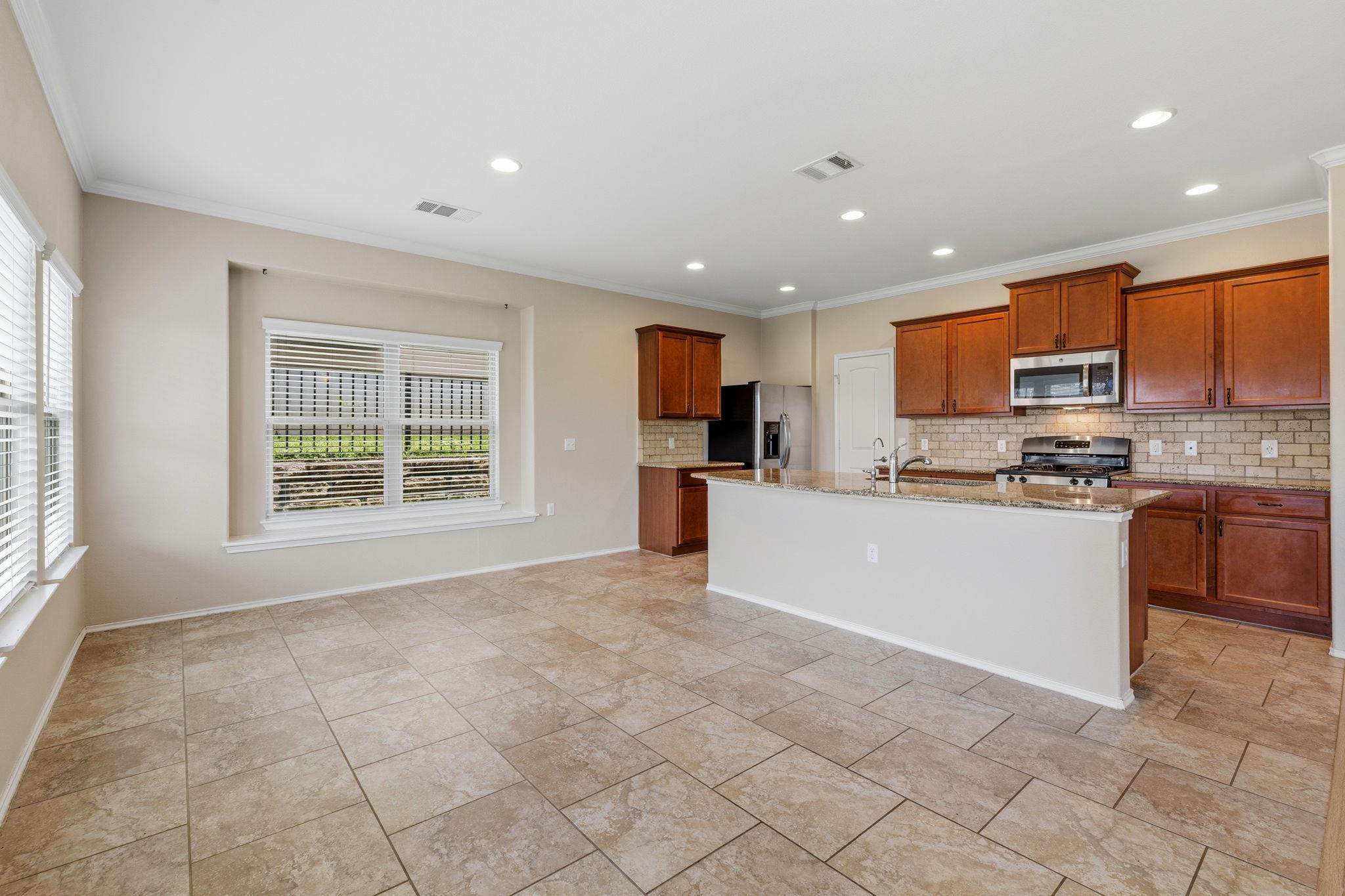 10217 Pinnacle Crest Loop Property Photo 17