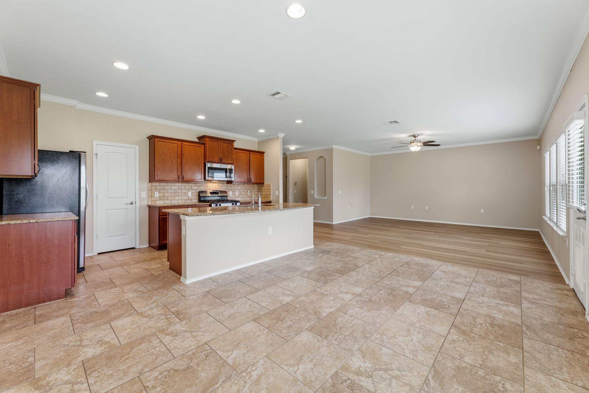 10217 Pinnacle Crest Loop Property Photo 18