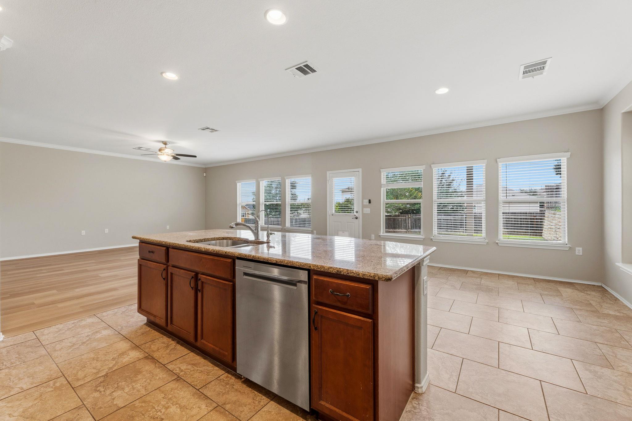 10217 Pinnacle Crest Loop Property Photo 19