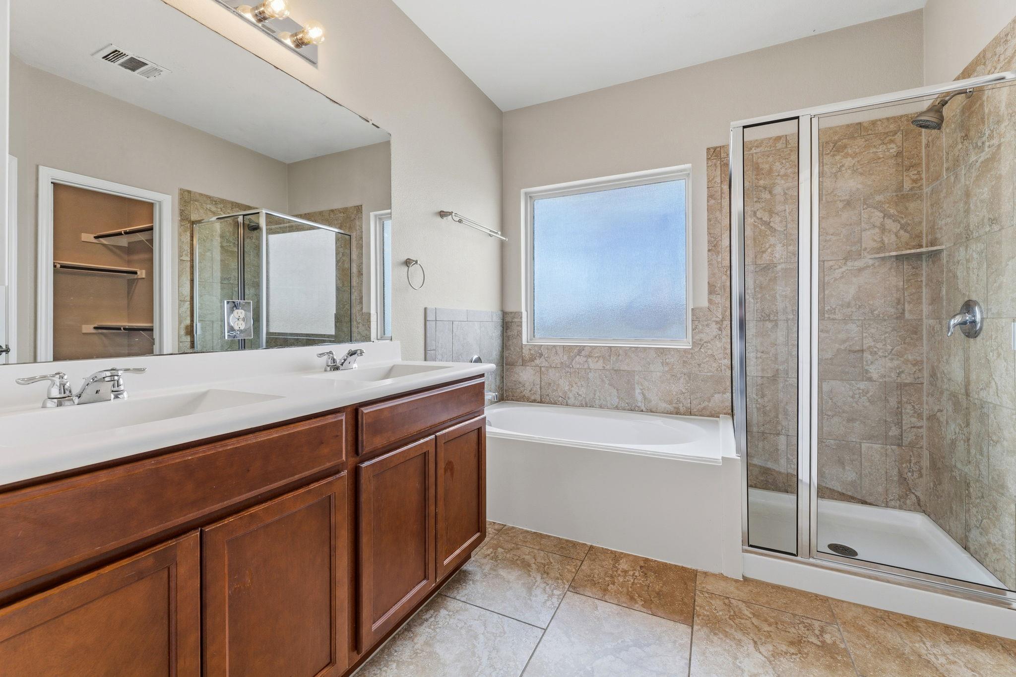 10217 Pinnacle Crest Loop Property Photo 27