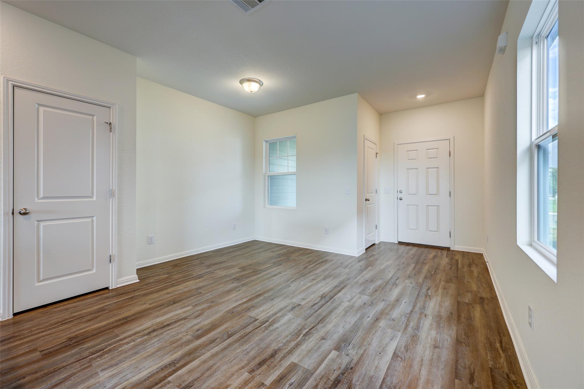 210 Seneca Loop Property Photo 4