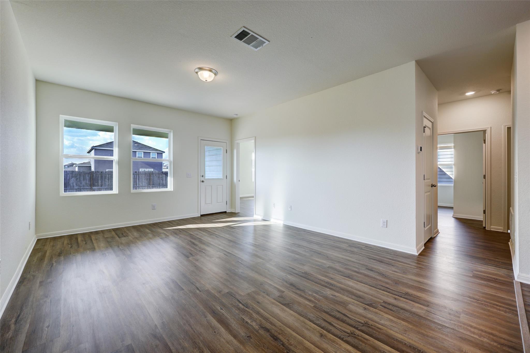 210 Seneca Loop Property Photo 6