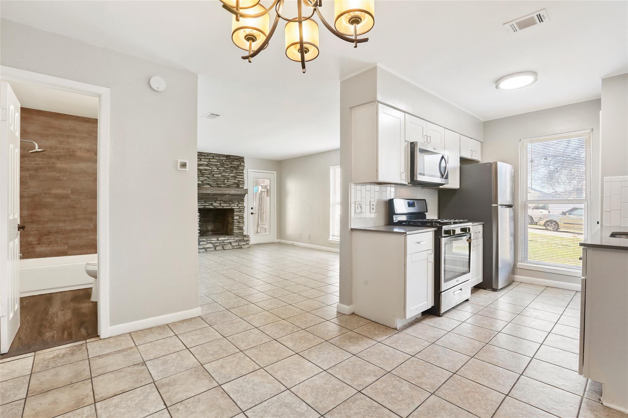 1408 Valleyridge Cir #102 Property Photo 2