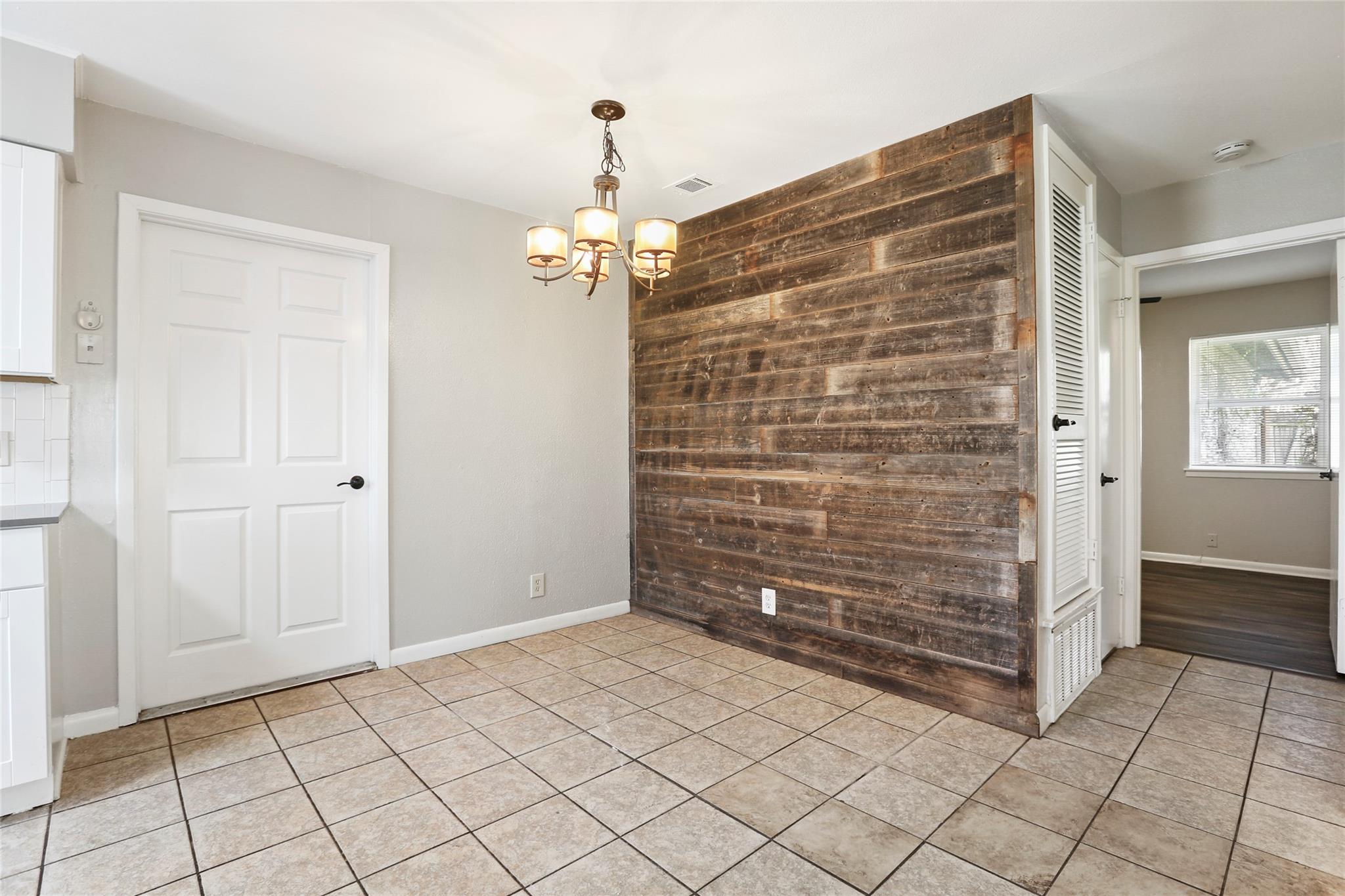1408 Valleyridge Cir #102 Property Photo 11
