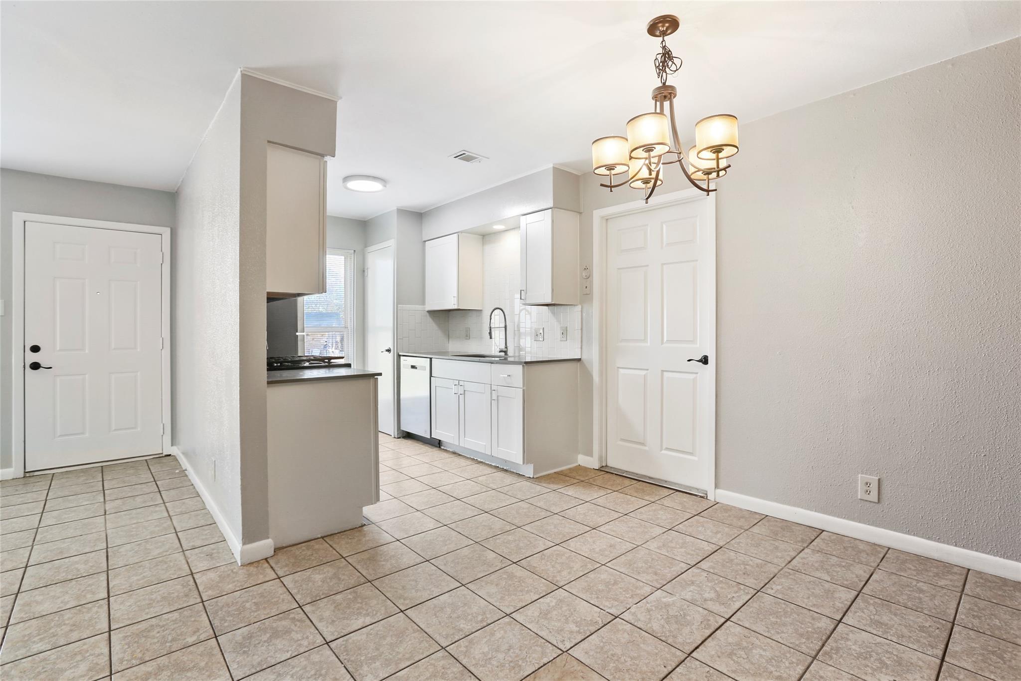 1408 Valleyridge Cir #102 Property Photo 12