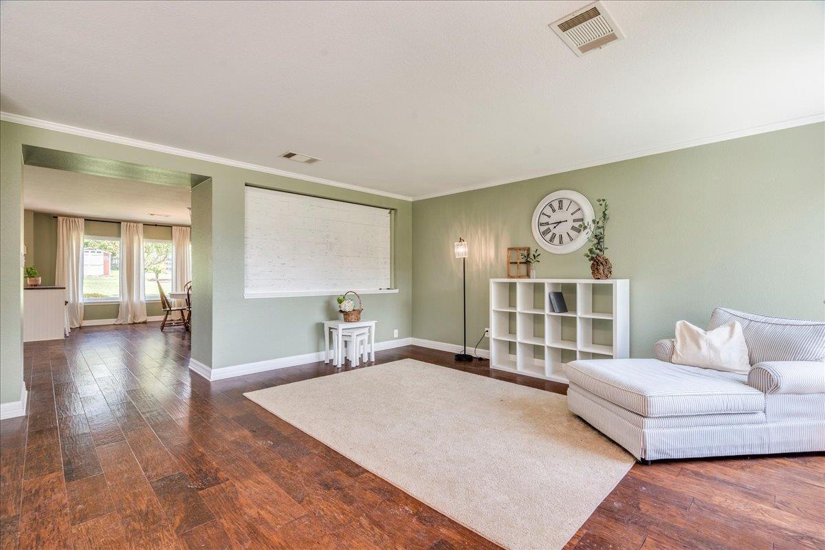 200 S Prairie Ln Property Photo 8