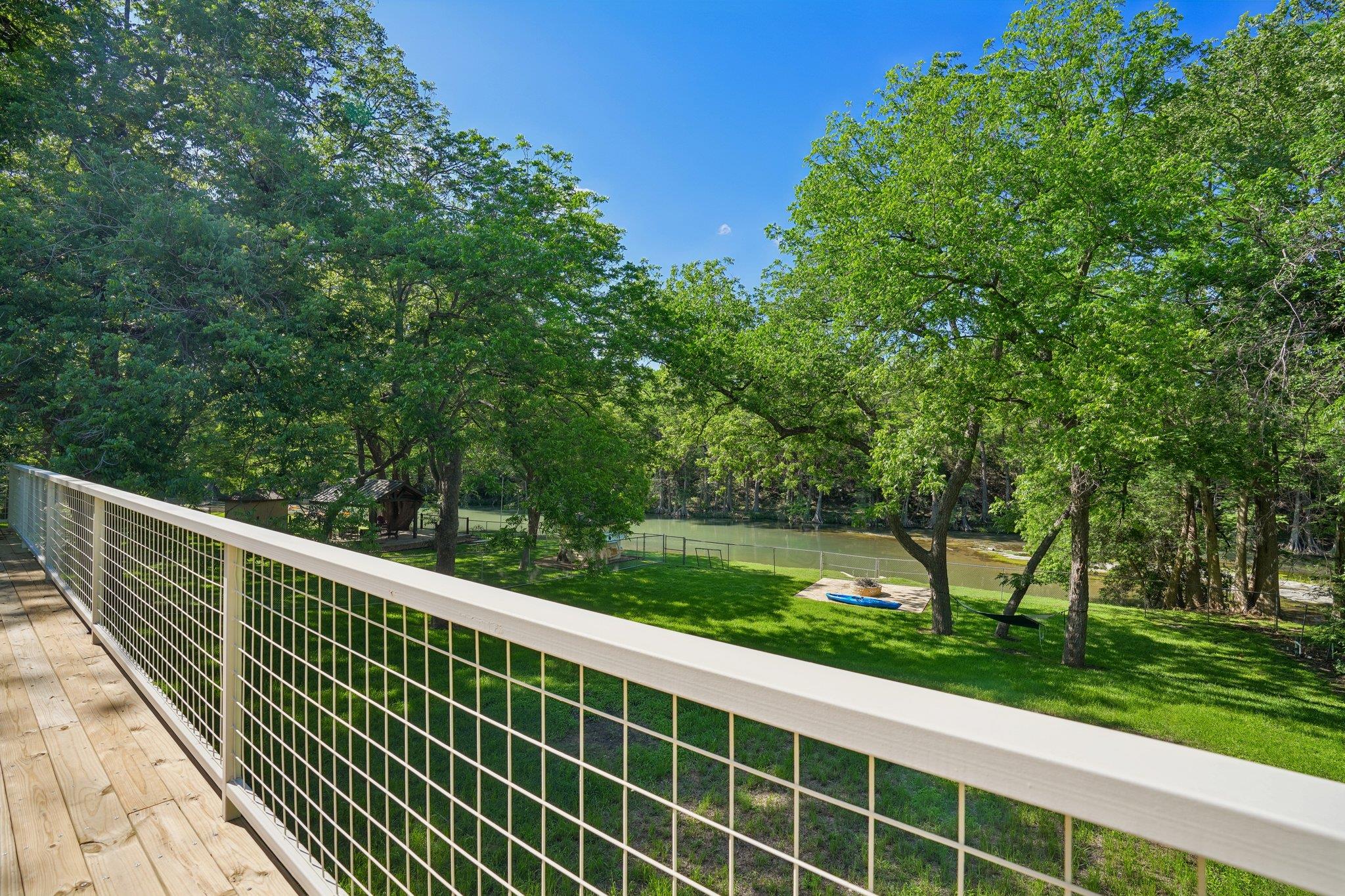 716 River Cliff Dr Property Photo 2
