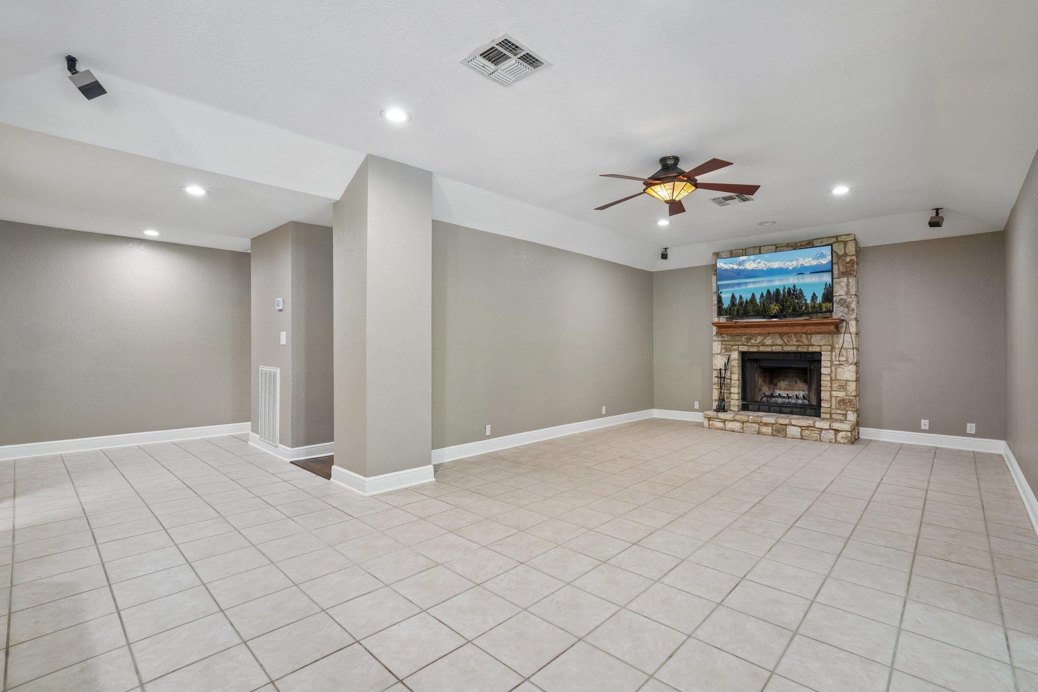 716 River Cliff Dr Property Photo 8
