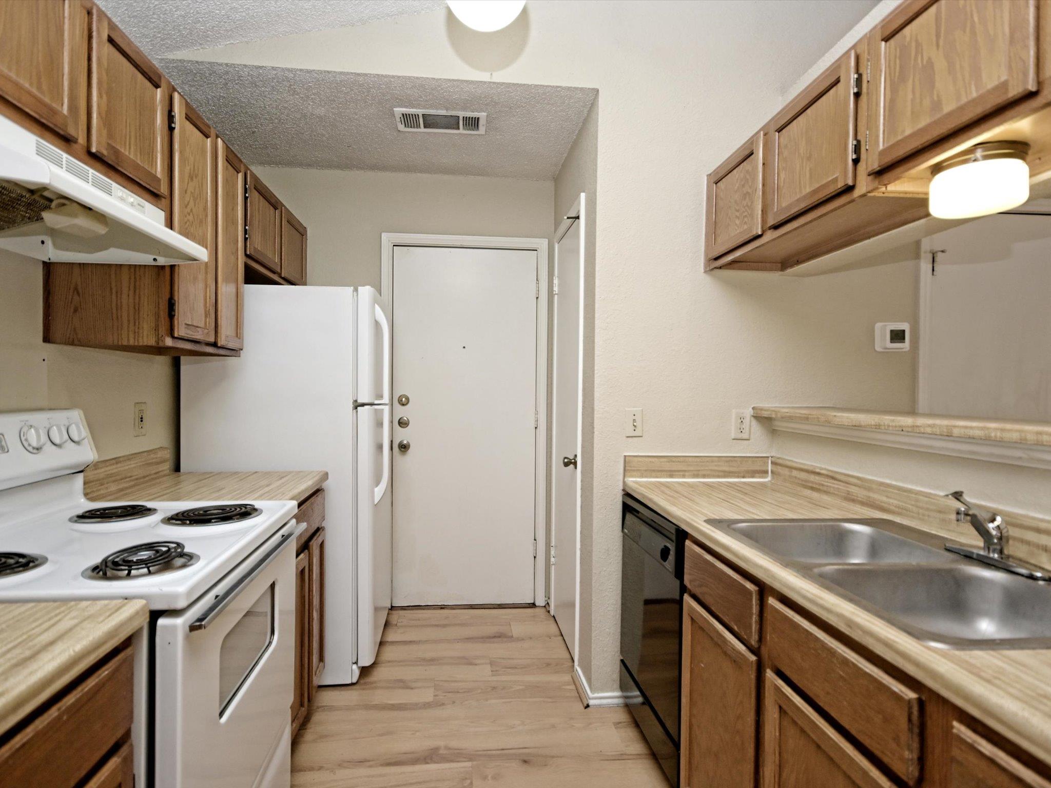 511 Cutty Trl #a Property Photo 9