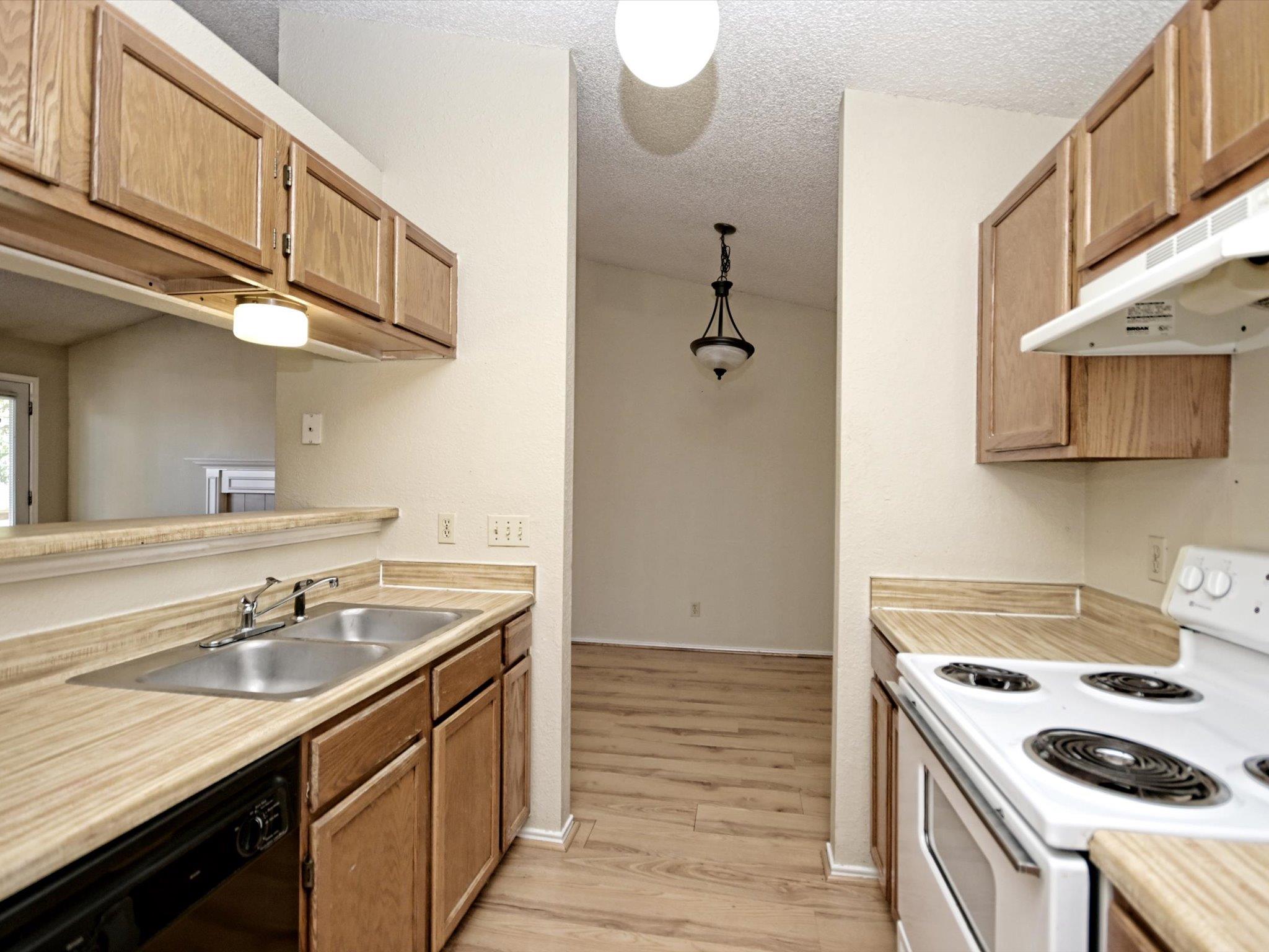 511 Cutty Trl #a Property Photo 10