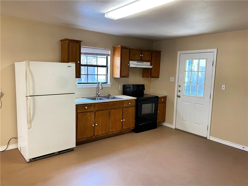 204 Hall St #a Property Photo 3